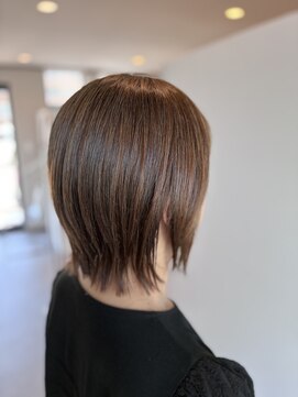 エルメ 鈴鹿(erme) 梅雨に負けない!酸性ストレートbikakuでまとまる艶髪