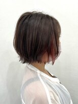 リロイド(ReLoid) 外ハネレイヤーショートボブ×イヤリングカラー