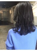 アッシュすぎない自然な透明感