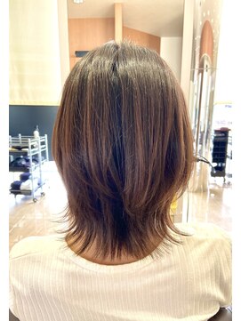 レッド(ReD) くびれレイヤー ウルフ 大人ミディアム