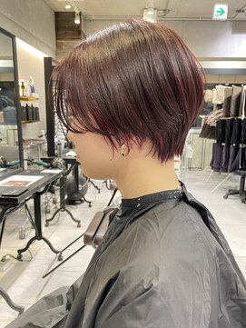 トルネード(TORNADO) 大人可愛いハンサムショート イヤリングカラーワインレッドM1022