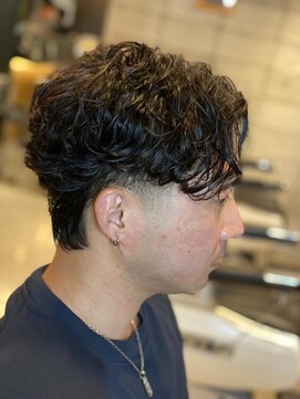 フランクスバーバー アンド ビアークラブ(FRANK'S BARBER and BEER CLUB) フェザーパーマ