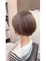 オト(oto)&nbsp;上品な抜け感のショートボブ　白髪染めハイライト