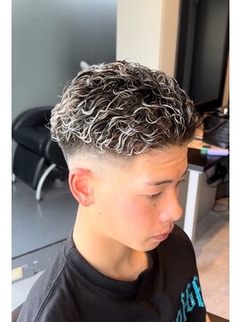 リベラル 天神(LIBERAL) 極道パーマホワイトメッシュ