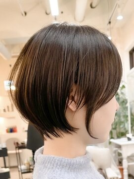 シシ 大宮(She 2.) ショート/ショートボブ/ショートカット/丸みショート/大宮