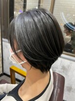 ハサミバイアトリエナガノ 千葉(8sami by atelier nagano) ショートボブ/センターパート/ツヤ髪/グラデーション/イヤリング
