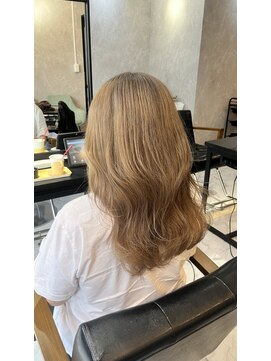 リリス(Lilith) ミルクティーベージュ×ゆるウェーブ