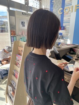 コワファースト 大分(COIFF1RST) 切りっぱなし/外ハネスタイリング/グレージュ