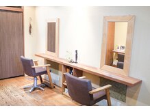 ザズー 髪と図書(zazou)の雰囲気（小さなサロンですが施術ブースはゆったり温もりのある空間です。）