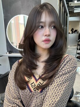 ザクザクレイヤーカットと柔らかグレージュカラー