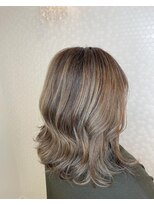 ヘアーアンドメイク ドレス(DRESS)&nbsp;明るめの白髪ぼかしハイライト