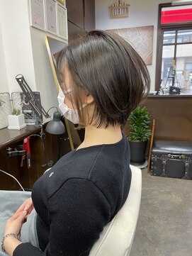 ムーブ(Moob) イヤリングカラー×ショートカット 【別府】