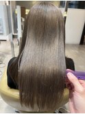 うる艶ミディアムストレート アッシュグレージュ