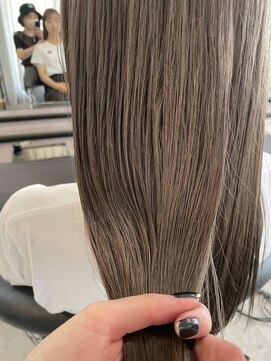 ニィ(2iee.) ミルクティーベージュ