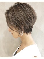 ヘアースペース ブイ(hair space V) ハイライトカラー抜け感ショートボブ