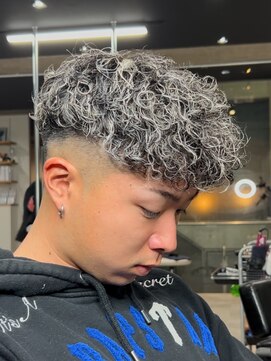 イーラ(era) スペインカール　ツイストスパイラル眉カットメンズパーマ