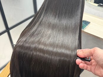 ハーシーバイアポロ 相模大野(HERSHE by apollo)の写真/エイジング毛の"クセ,うねり悩み"を解決*【髪質改善縮毛矯正】でサラ艶ストレートに〔相模大野/髪質改善〕
