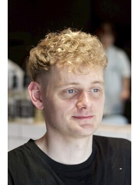 キングスマントーキョー 立川店(KINGSMAN TOKYO) アップバング / ツーブロック / スキンフェード 【立川】