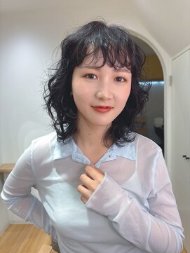 ヴィンス(vince) レディースパーマ/レイヤー/暗髪/メディアム/垢抜け