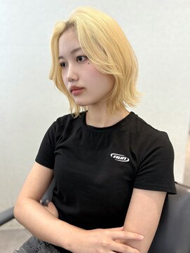 ユーフォリア 渋谷グランデ(Euphoria SHIBUYA GRANDE) ブロンド ケアブリーチ 抜きっぱなし レイヤーボブ 顔周り