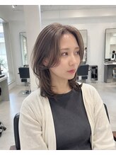 《初めてのレイヤーデザインでも◎》トップのふんわり感と毛先のまとまりを両立するミディアムレイヤー＊