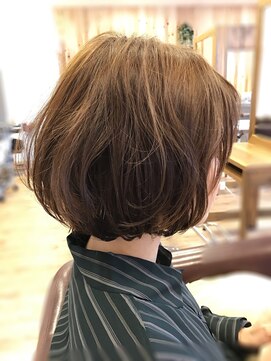 ブランコ 丸亀土器店(blanco) ゆるいクセ毛風なふんわりボブ