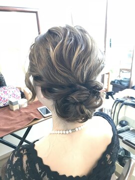 ロカット サロン(Roquat Salon) ゆるウェーブシニヨンアレンジ【ヘアアレンジ 立川/立川南口】