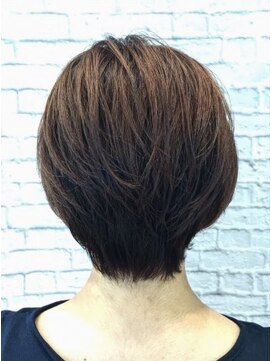 ミーティア バイ クアトロ(Meteor By QUATRO) ナチュナルショート