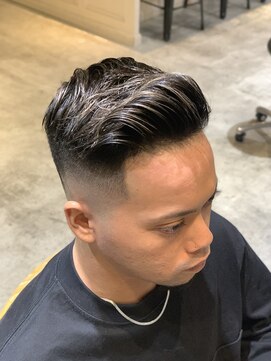 ハングアウト(Hangout) バーバースタイル/フェードカット/サイドパート/刈り上げ