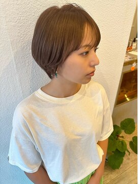 クマ(kuma.) ショートボブ ピンクベージュ