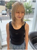 レイヤーカット×ホワイトグレージュ