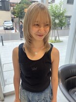 カケル(×.) レイヤーカット×ホワイトグレージュ