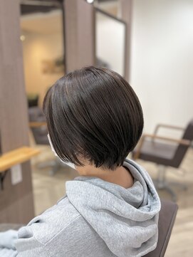 ルアナ(Luana) 手ぐしでまとまるショートボブ
