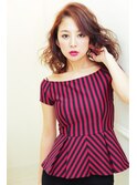 外ハネを活かした個性的な斜めバングウェービーボブ