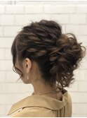 結婚式やパーティースタイルに人気のルーズアップ