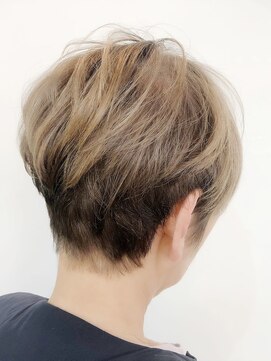 デイズ(DAYS) ツーセクションで切るスッキリ耳出しショートスタイル#マスク