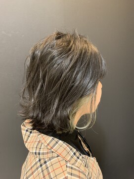 サローネデ アグスティナ バイ サンバンチ(salones de agustina by sanbanchi) 外ハネマット系インナーカラー