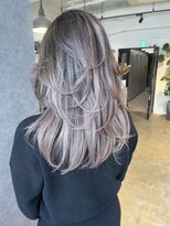 メリー オオサカ(Merly Osaka)&nbsp;全体的明るめ隠れバレイヤージュ_smoky white ash_