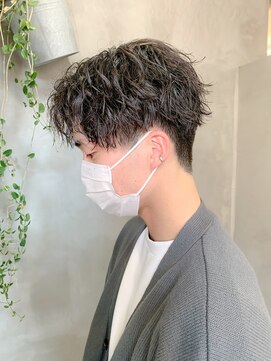 テトヘアー(teto hair) センターパート、メンズカット、ツイストスパイラルパーマ