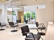 リアンカ(LIANCA)の雰囲気（開放感があり自然光が差込む店内。荻窪吉祥寺/イルミナ/髪質改善）