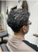 強め毛流れグレイヘア