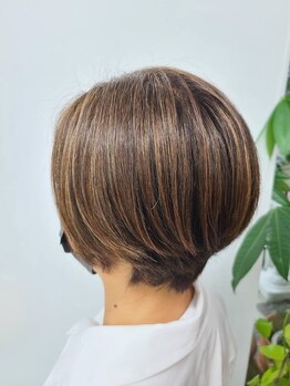 美容室カメモト 守山本店の写真/頭皮環境を整えてくれるヘッドスパがオススメ☆頭皮の汚れを落とし、髪の芯から潤う美シルエットに♪