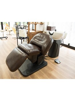 日頃の疲れを癒しながら、頭皮から美しく健康な髪へ導きます！頭皮の汚れを落とし、リラックス効果も◎