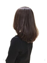 アルム(arum) 小顔見せやわ艶ミディレイヤ