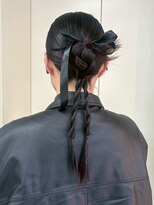 ロイオブジゼル(roi of GiseL) ヘアアレンジ 編みおろしツイン カチモリ リボン 結婚式 20代
