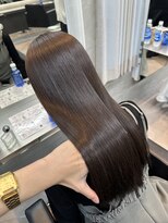 クーラアオヤマ(Cura Aoyama) 透明感ある暗髪「ショコラグレージュ」カラー/髪質改善