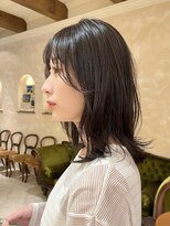 ストレートミディアム 顔周りレイヤー くびれミディアムレイヤー