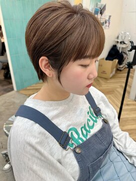 ロミー 本厚木(ROMMY.) 顔まわり小顔ショート耳掛けショートショートボブ