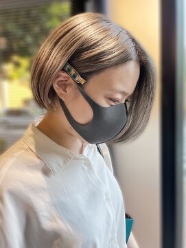 リノショアーズ 元町店(RINOSHORES) 20代30代大人可愛いアッシュベージュくびれボブ耳掛け透明感