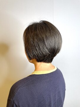 ブロッサム 東久留米店(Blossom) ハイトーンカラーミルクティーベージュミニウルフ丸みボブ